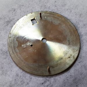 Обратная сторона циферблата после чистки