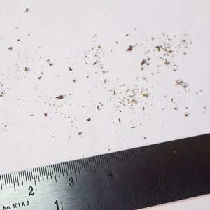 Грязь сама сыпется с корпуса