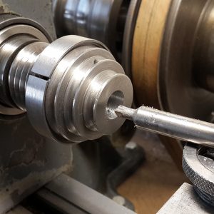 Растачиваем отверстие шкива