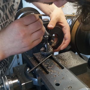 Режем нижнюю втулку